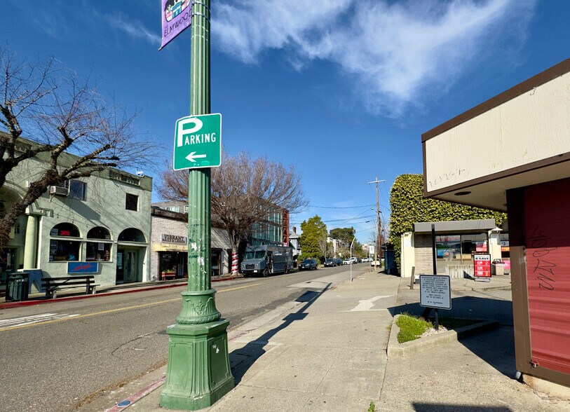 Building Photo - 2733 Russell St