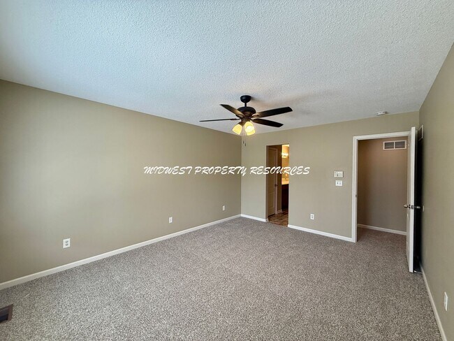 Building Photo - 2 Story Freshly Updated Duplex in Raytown