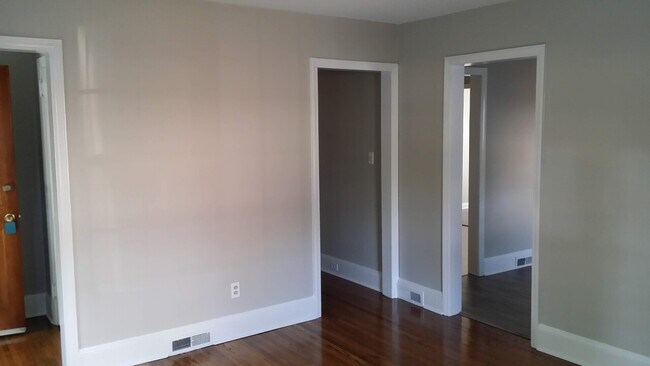 Building Photo - Merry Oaks