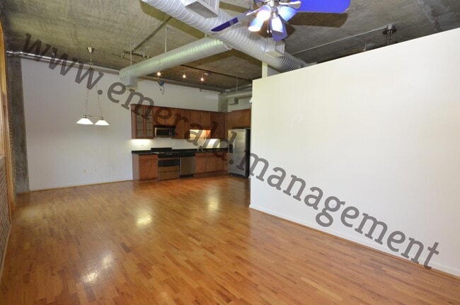 Building Photo - 640 Glen Iris Dr NE