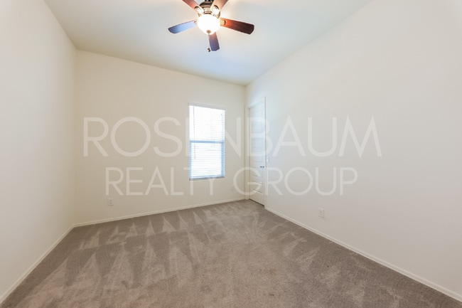 Building Photo - Stunning 4-bedrooms, 3-baths home in the h...