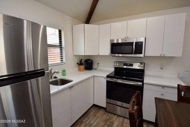 Building Photo - 2103 N Santa Rita Ave