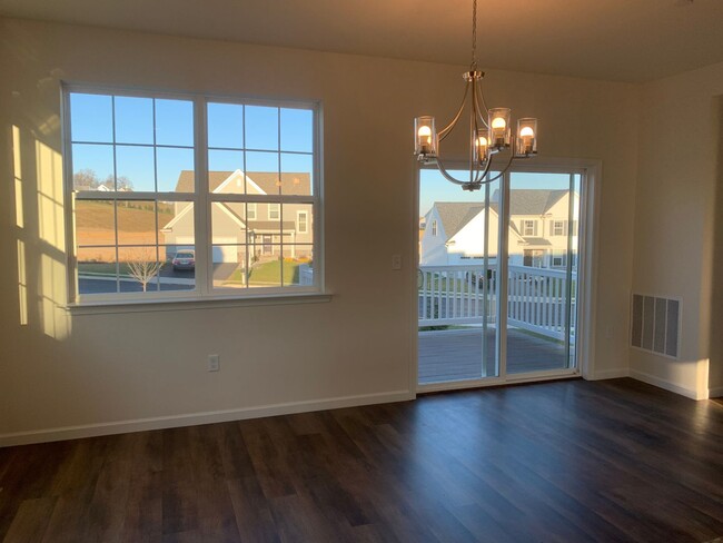 Building Photo - 1855 Shady Ln