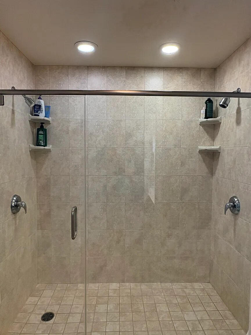 Dual showers in the bathroom - 360 W Washington Ave