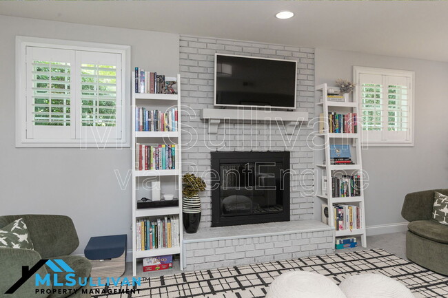 Building Photo - 4500 Lakemont Dr