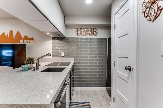 Building Photo - 3110 Red River St