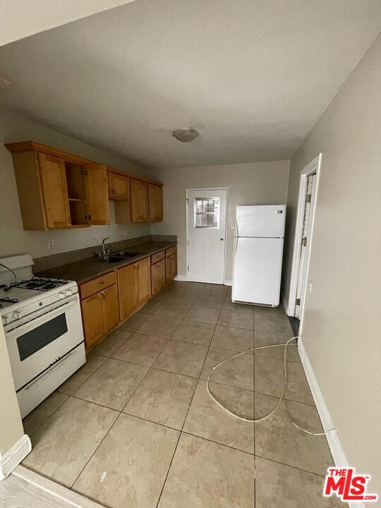 Building Photo - 244 E 49th St