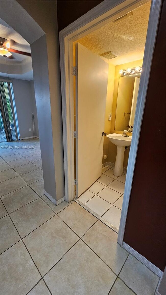 Building Photo - 2255 Anchor Ct