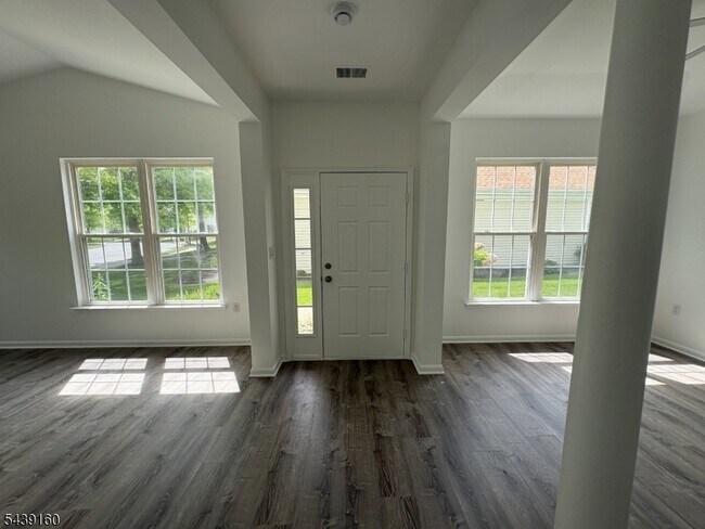 Building Photo - 37 Stafford Ln