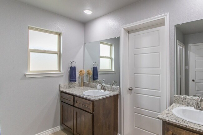 Building Photo - "Charming 3-Bedroom Retreat with 2 Baths and 1,760 Sq Ft of Comfort in Copperas Cove!"
