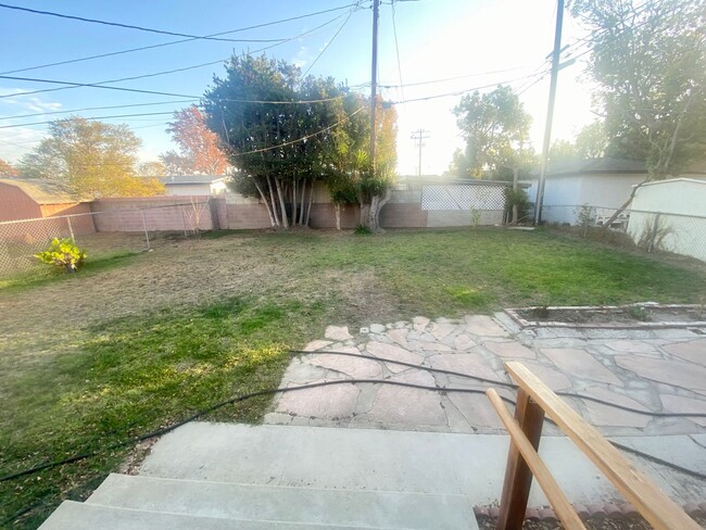 Building Photo - Three Bedroom House w/Big Backyard $3,350/...