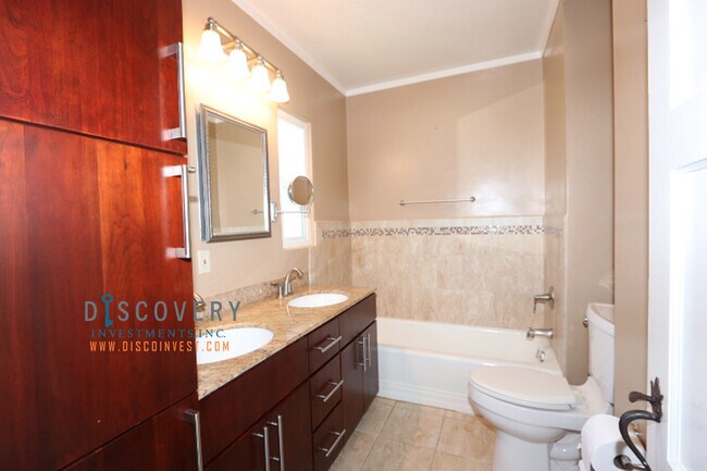 Building Photo - Oakmore Ranch Style Home