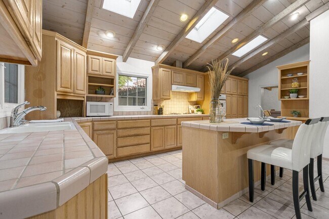 Building Photo - 3691 Laguna Ave