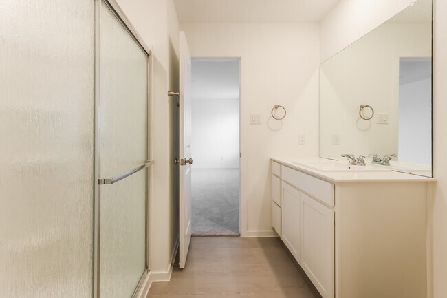 Building Photo - 303 Bush Mdw Ln