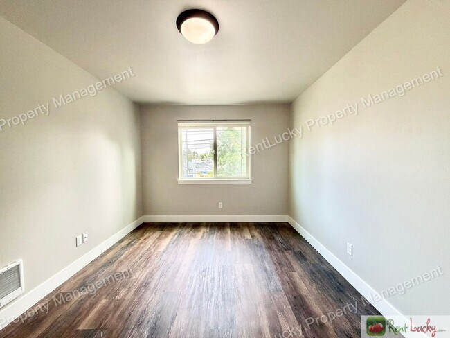 Building Photo - 6826 S J St