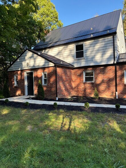 Building Photo - 4015 Gibsonia Rd
