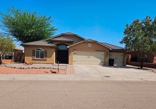 Building Photo - Beautiful Golf Course Area Home with 4 Bed...