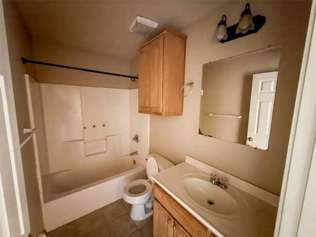 Building Photo - 1126 W Hunt St