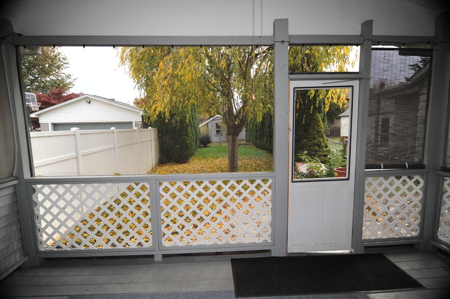 Building Photo - 375 Elm Ave