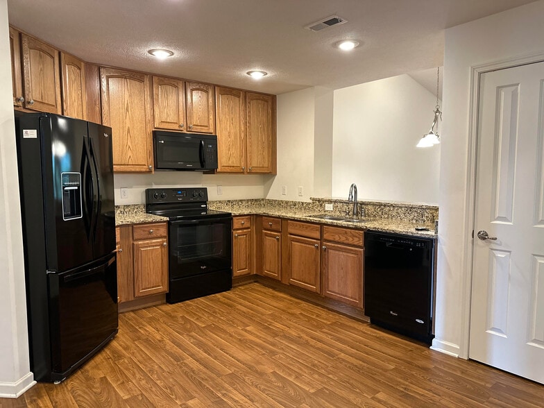 Kitchen - 5468 Nottinghamshire Ln