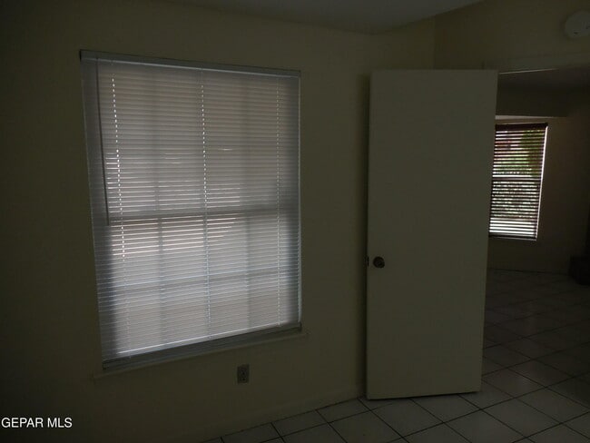 Building Photo - 11392 Lake Erie Dr