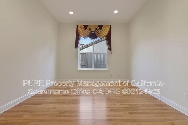 Building Photo - 1143 Bevinger Dr