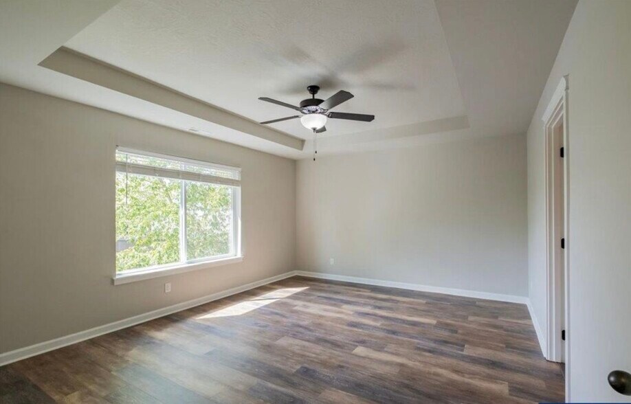 Building Photo - 4164 Sagecrest Dr NE