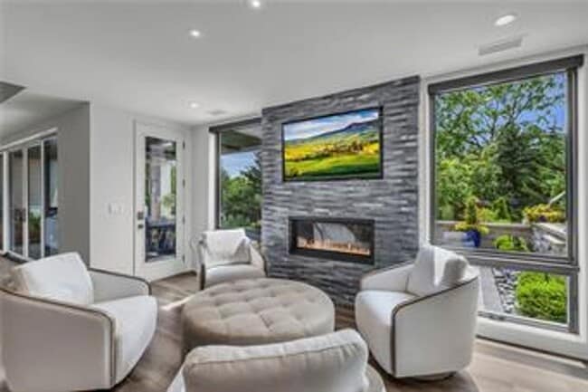 Building Photo - {5842} Luxury Rental in Forrest Ridge Esta...