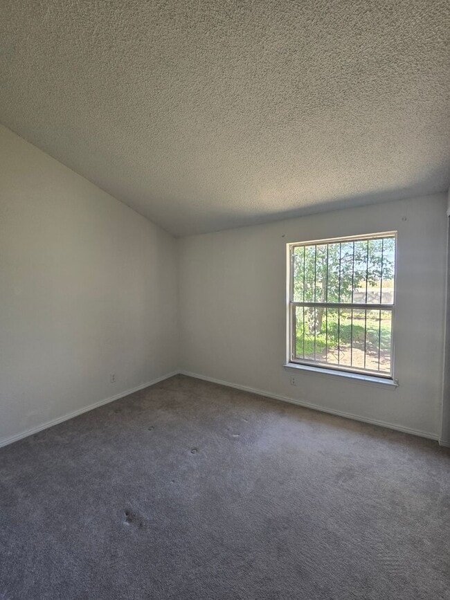 Building Photo - Northeast Home With Beautiful Mountain Views