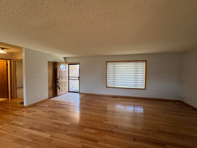 Building Photo - 1112 W Saratoga Ave