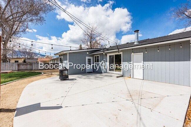 Building Photo - 1121 Spruce St