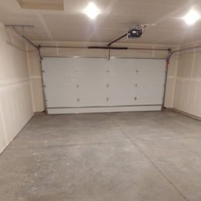 Building Photo - 1303 Westwood Cir