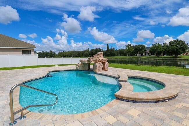 Building Photo - 9018 Pinebreeze Dr