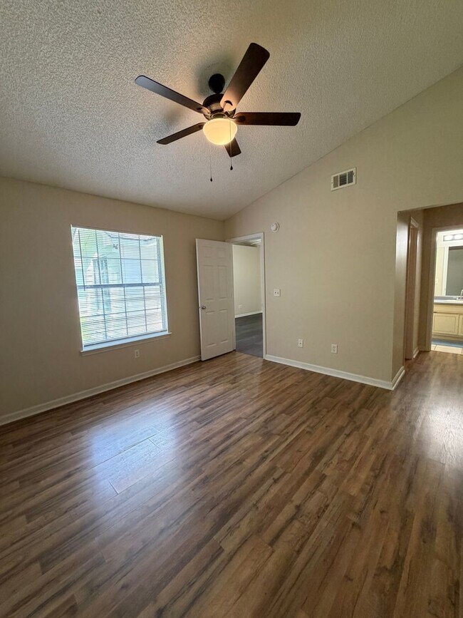 Building Photo - 101 Talbot Ct