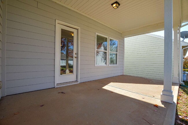 Building Photo - Modern Comfort, Flexible Living, Tailored ...