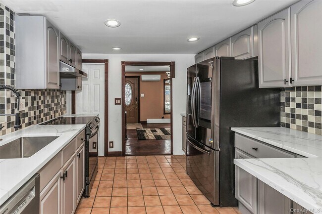 Building Photo - 524 Jerusalem Ave