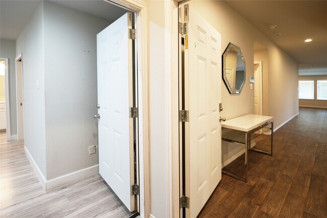 Building Photo - 5630 Havenwood Creek Ct