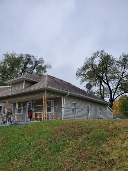 Primary Photo - 2862 N Olney St