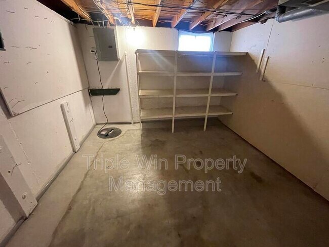 Building Photo - 5 Westdell Dr