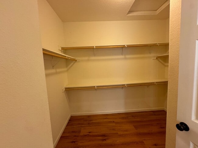 Building Photo - 3 bed 2 bath Plumas Lake
