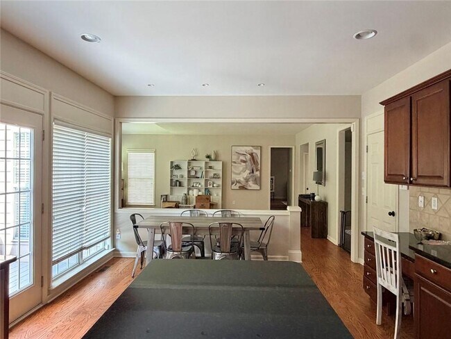 Building Photo - 1695 Montcliff Dr