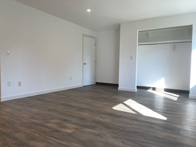 Building Photo - ARLETA