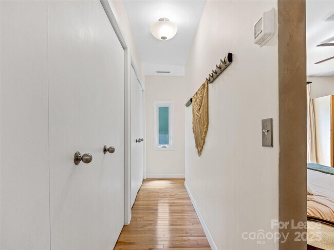 Building Photo - 44 Broadview Ave