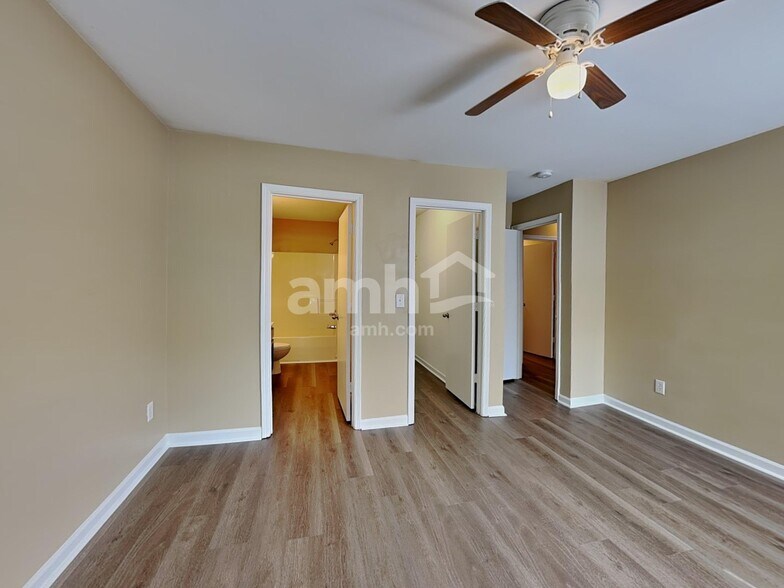 Building Photo - 100 Trayesan Dr