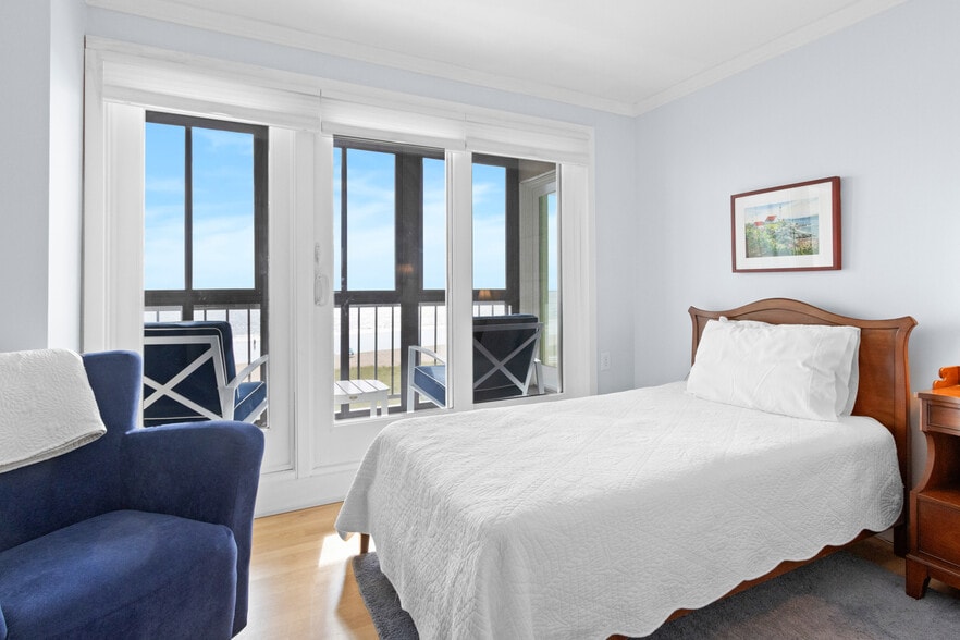 Building Photo - 1 Seacliff Ave