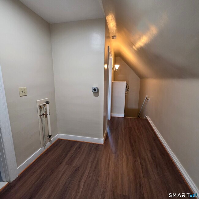 Building Photo - 142 Oakland Terrace