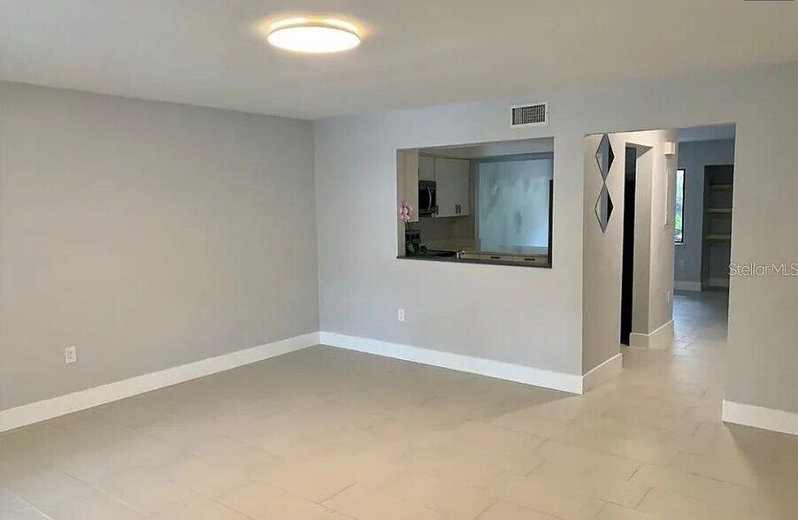 Family Room - 906 Sunridge Dr