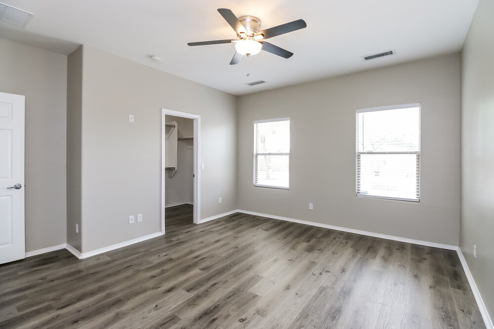 Building Photo - 41538 N Salix Dr