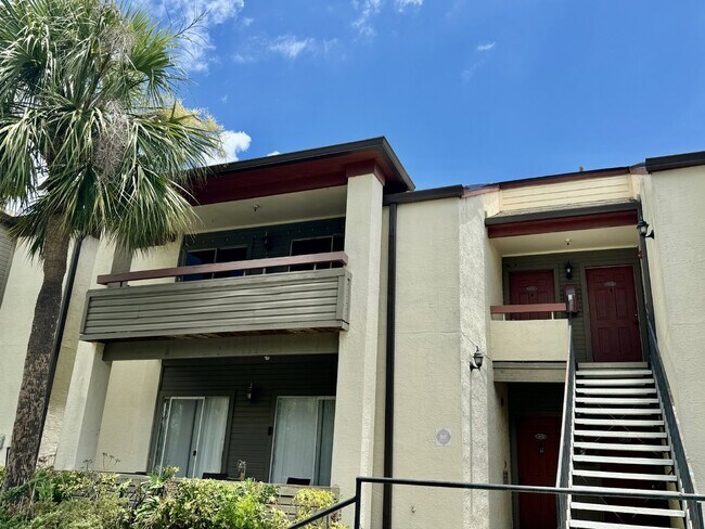 Primary Photo - "Charming 1-Bedroom Retreat in St. Petersburg - Modern Comfort with 729 Sq Ft of Cozy Living!"