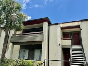 Building Photo - "Charming 1-Bedroom Retreat in St. Petersburg - Modern Comfort with 729 Sq Ft of Cozy Living!"